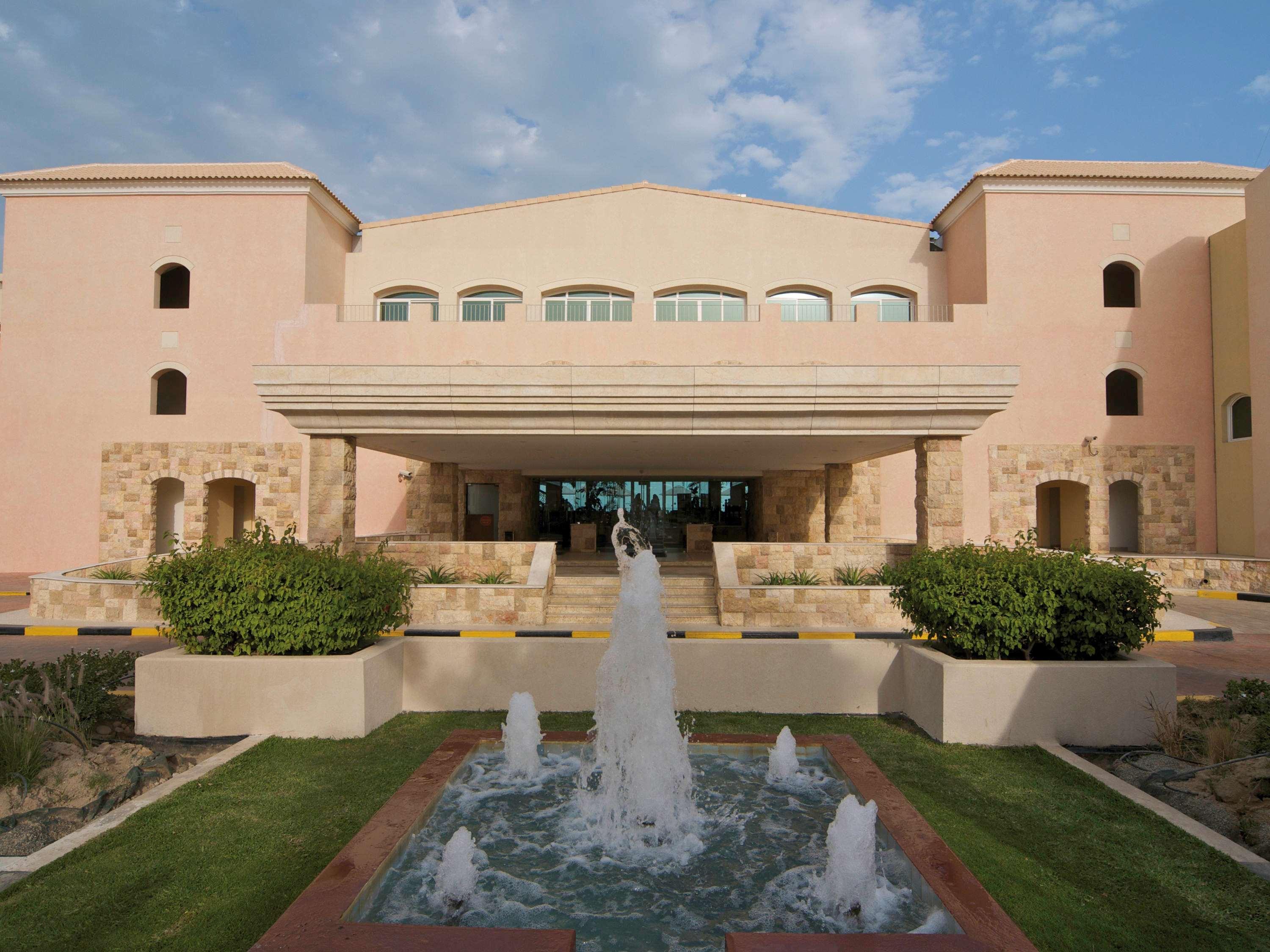 Mövenpick Hotel & Resort Al Bida'a Salmiya Exterior foto